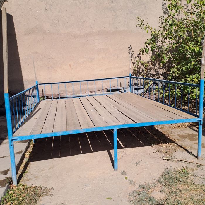 Топчан ,ағаш тақ айымен бірге сатылады