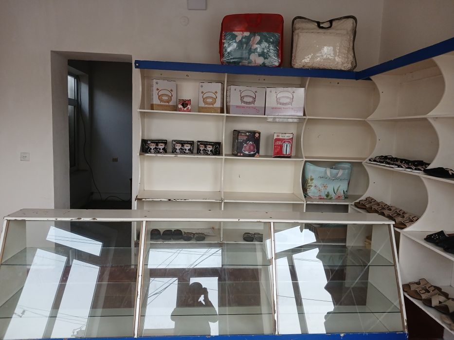 Prilafka vitrina polka