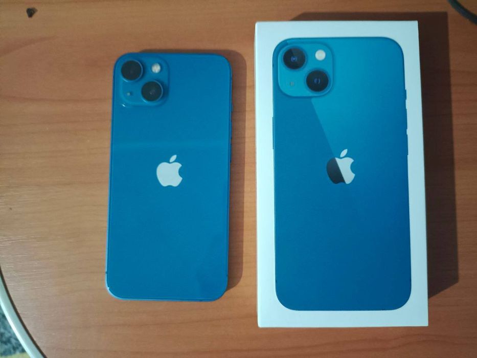 iPhone 13 в синем цвете