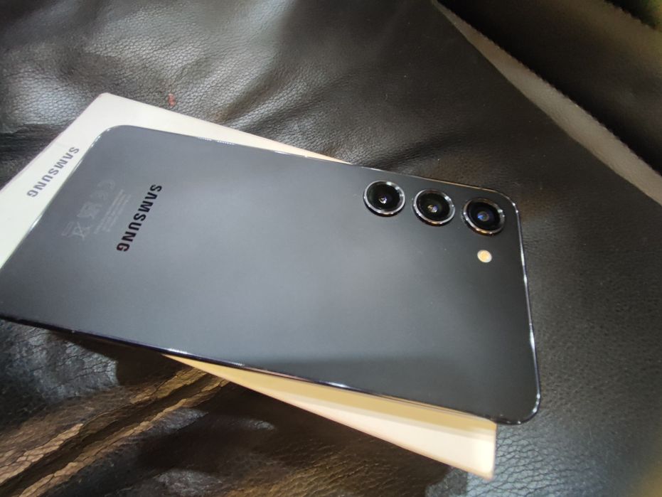 Samsung S23 128gb нов silver