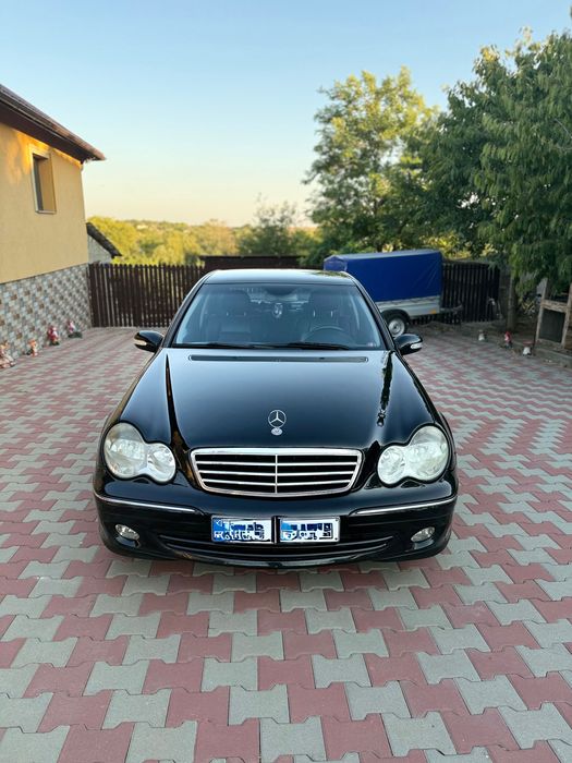 Vând Mercedes Avantgarde C220