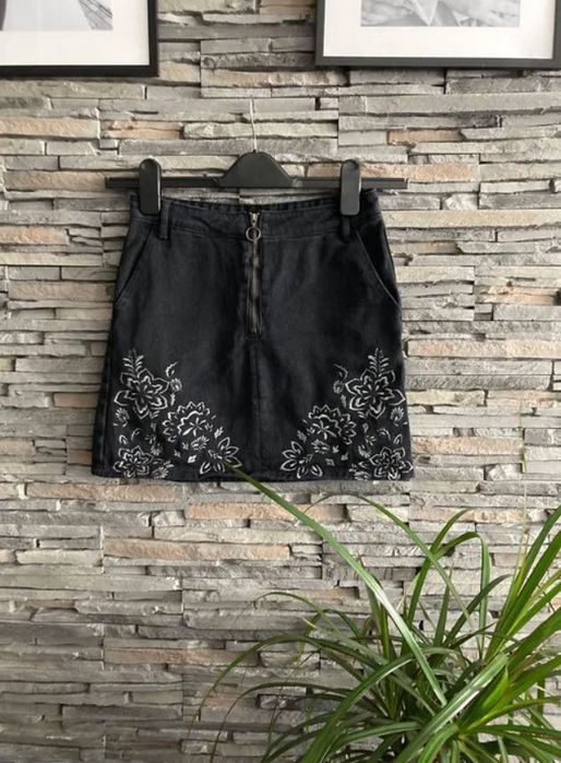 Fusta de blugi neagra