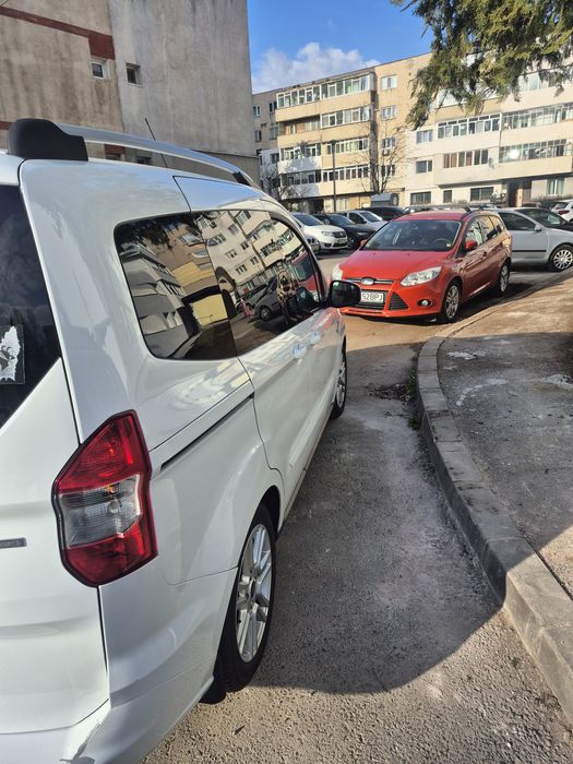 Vând  Ford  Turneo Curier, an 2017