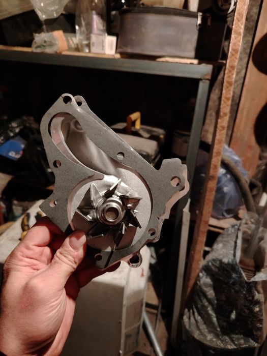 Помпа камри грация 2.2