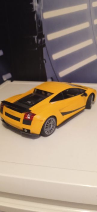 Машина на радиоуправлении Laborghini .