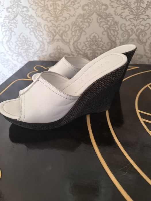 Продам босоножки женские