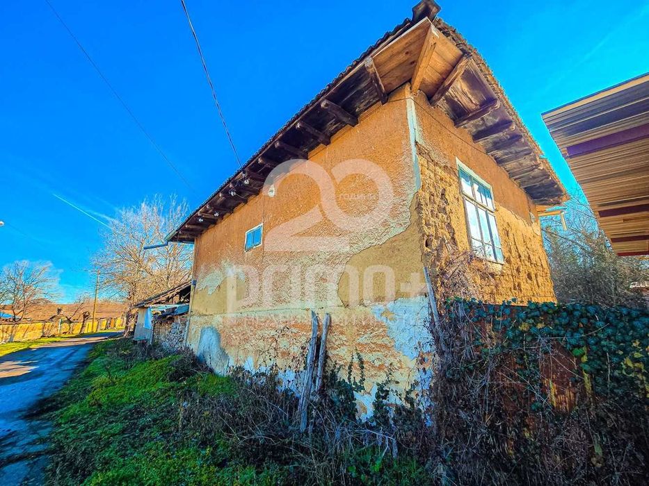 Къща с голям парцел в с. Русаля