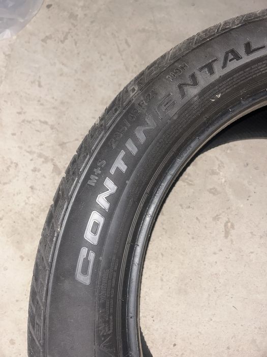 Продаю шины 235/45 R21