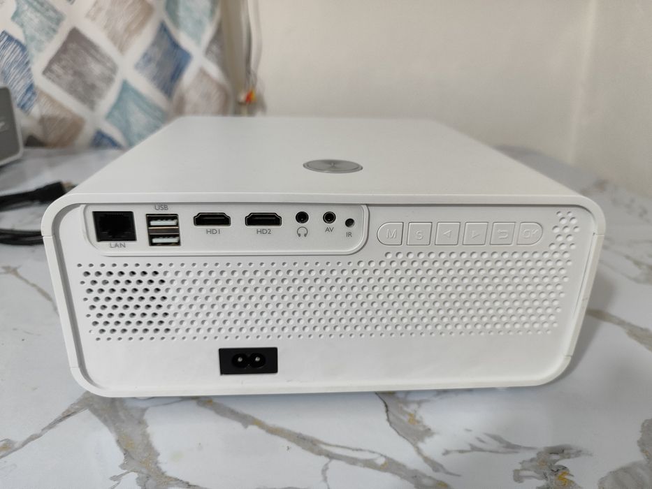 Проектор для дома и бизнеса