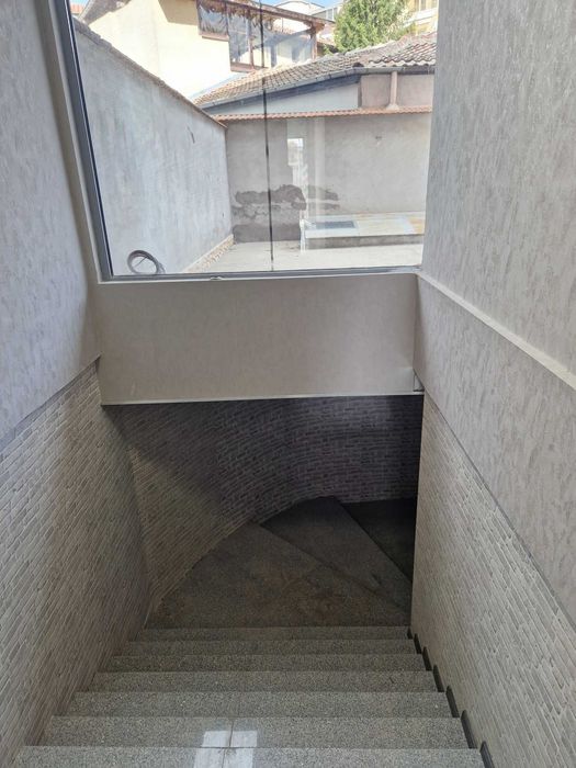 Дава се под наем Магазин в Пловдив, Младежки Хълм - 80 кв.м за 408 € - Снимка #3