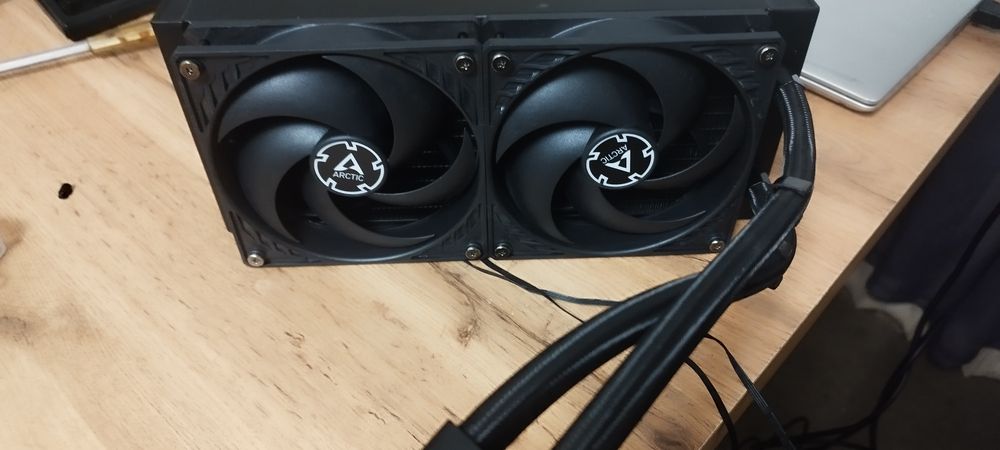 Водяной охлаждение id-cooling