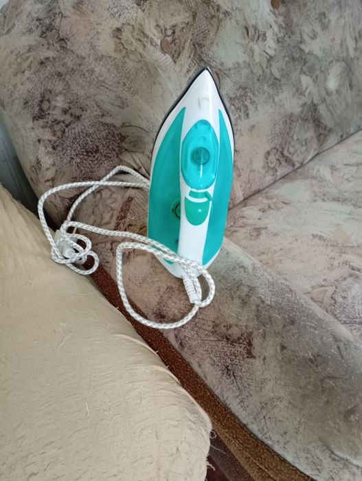 Продаёться утюг в отличном состояние