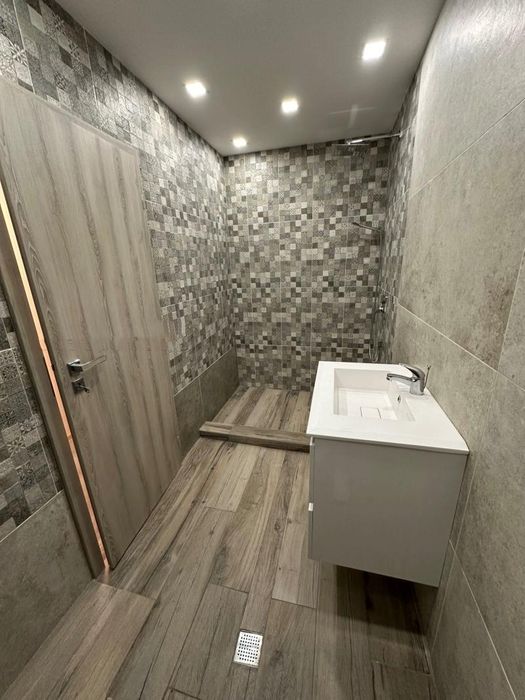 Дава се под наем Четиристаен апартамент в София, Лозенец - 165 кв.м за 1500 € - Снимка #7