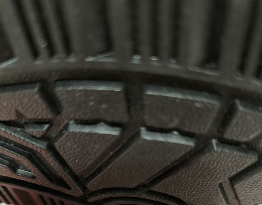 Нови  мъжки маратонки