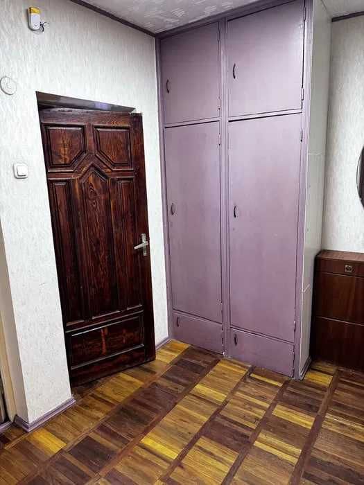 Tinchlik Metrosi Yonida 3 xona 4 etaj sotiladi !!