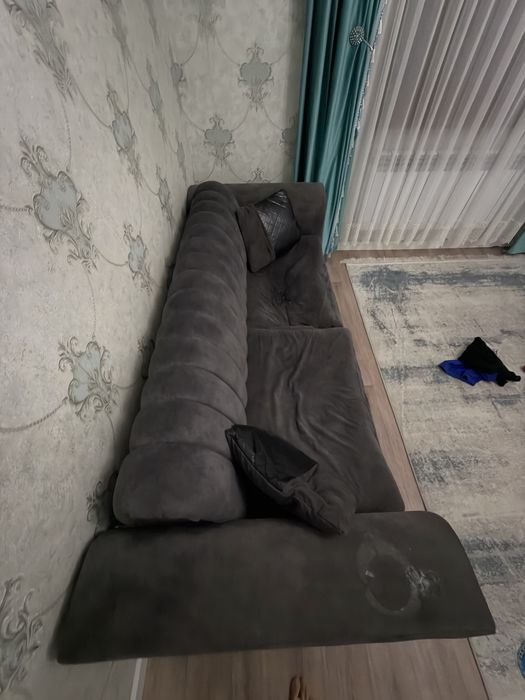 Диван темного серого света
