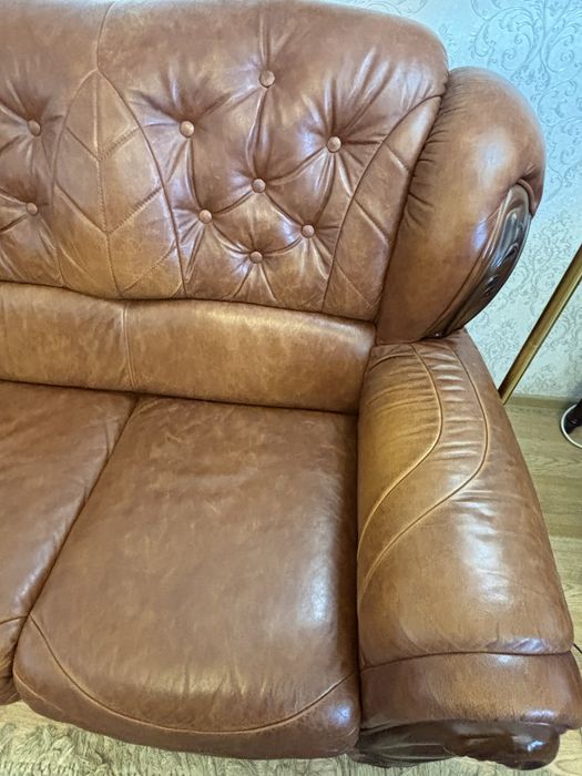 Продам кожаный диван и кресло
