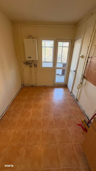 Apartament 2 camere, Plopilor, etaj 1, camere decomandate, centrala pr — fotografia 3