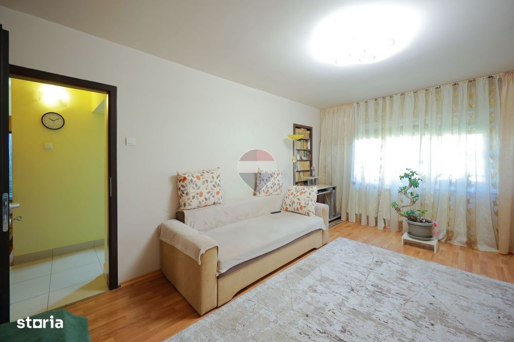 De vânzare apartament cu 3 camere , pe Strada Sovata - Oradea