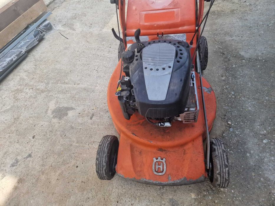 Masina de tuns iarba HUSQVARNA pe benzina BRIGGS 4CP TRACTIUNE COS
