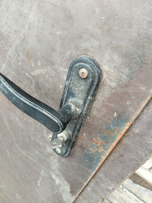 Есік сатылады,ор 2.10х1.05