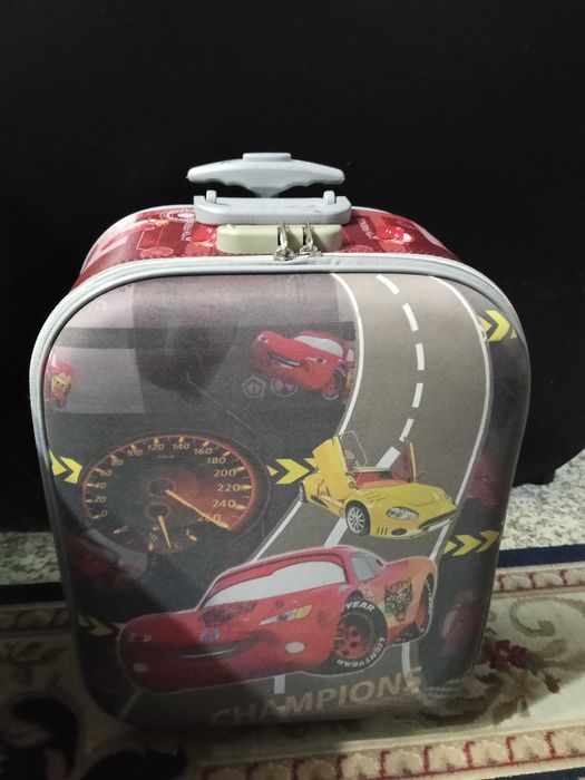 Чемодан детский.