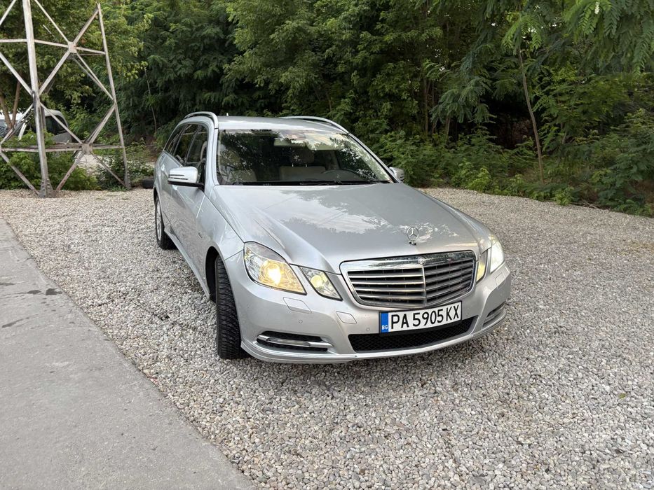 Автомобил Mercedes E350 2011г.