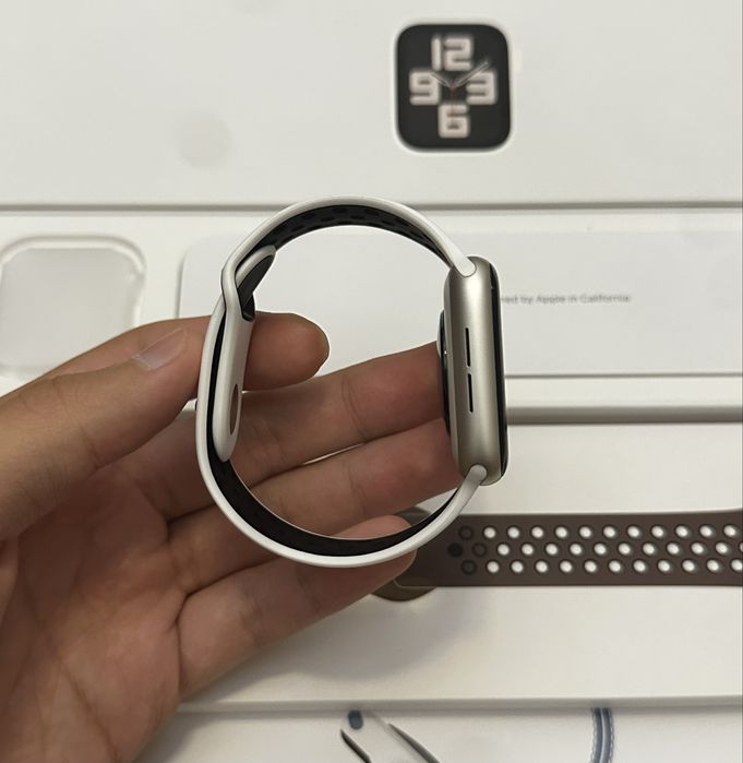 Apple watch SE 2/44 93% Starlight