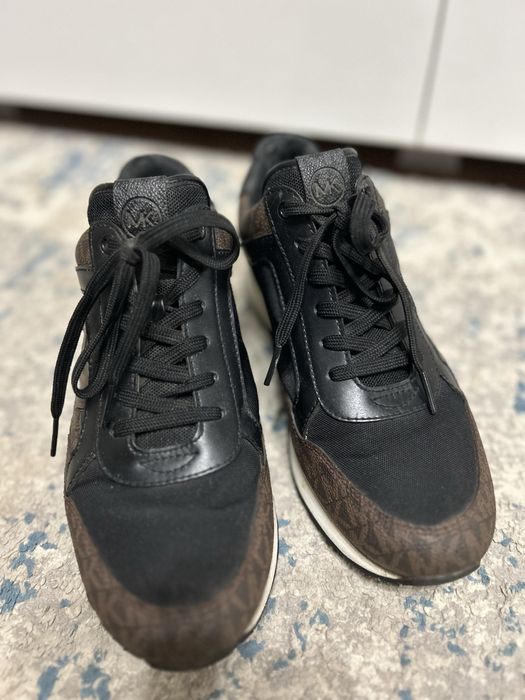 Кроссы Michael Kors Maddy Logo Trainer