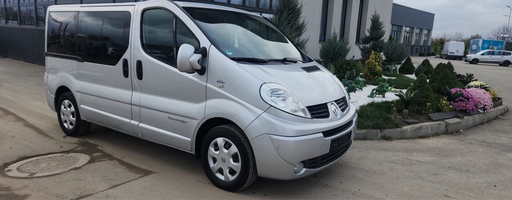 Renault Trafic 8+1 locuri