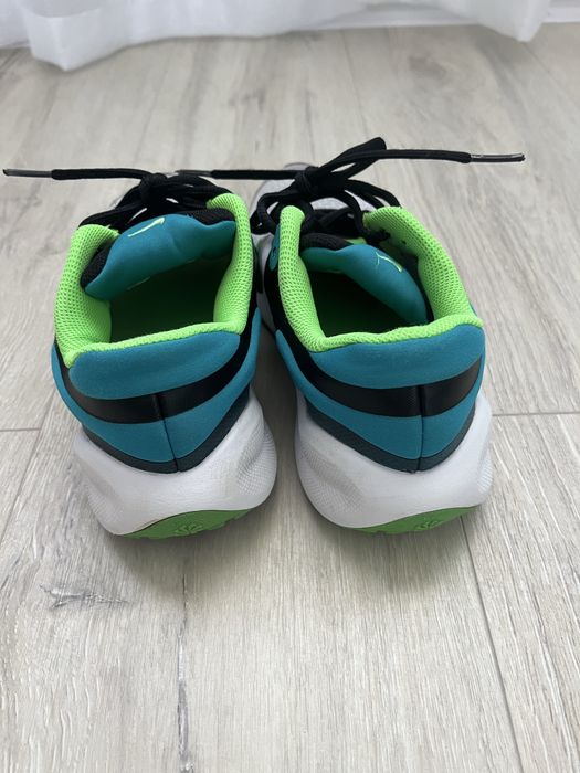 Маратонки Nike….