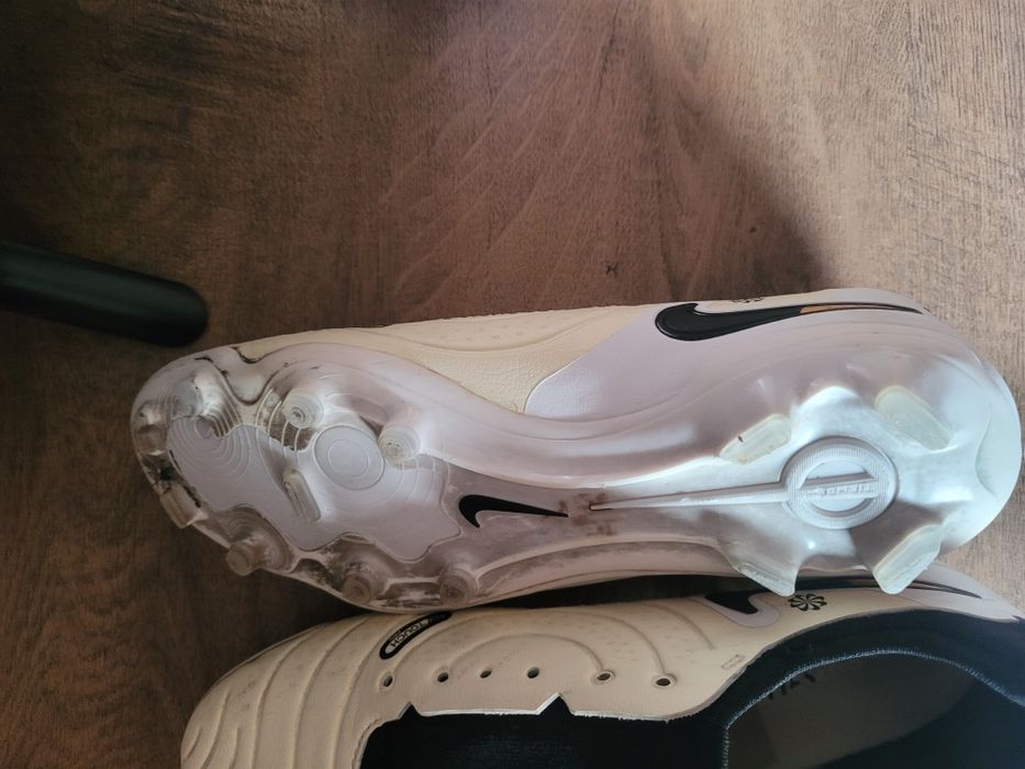 Бутони -  NIKE TIEMPO - 40,5