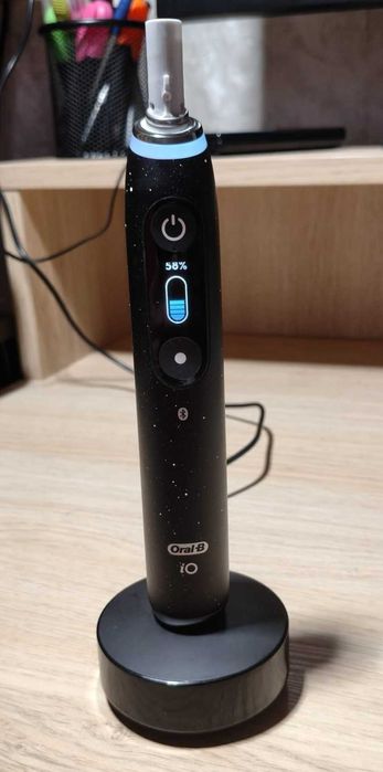 Vand aparat de periaj electric Oral-B iO Series 10