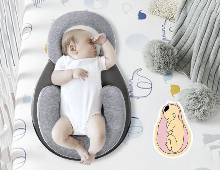 Клиновидна подушка кокон для младенце