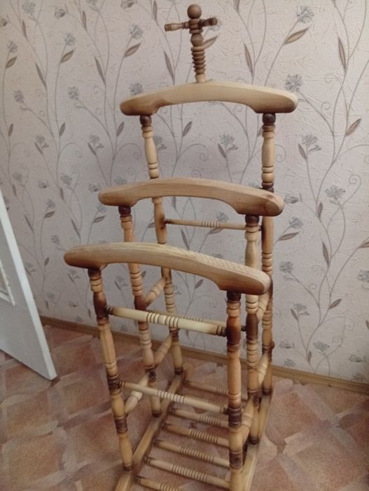 Вешалка напольная из дерева