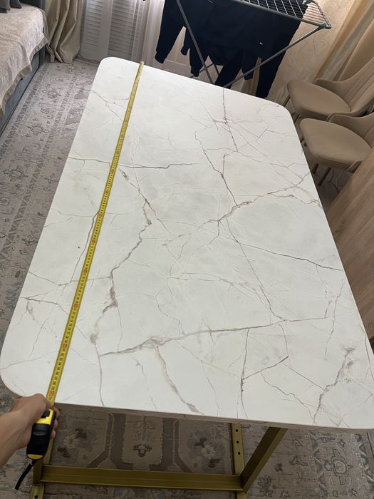 кухонный стол.