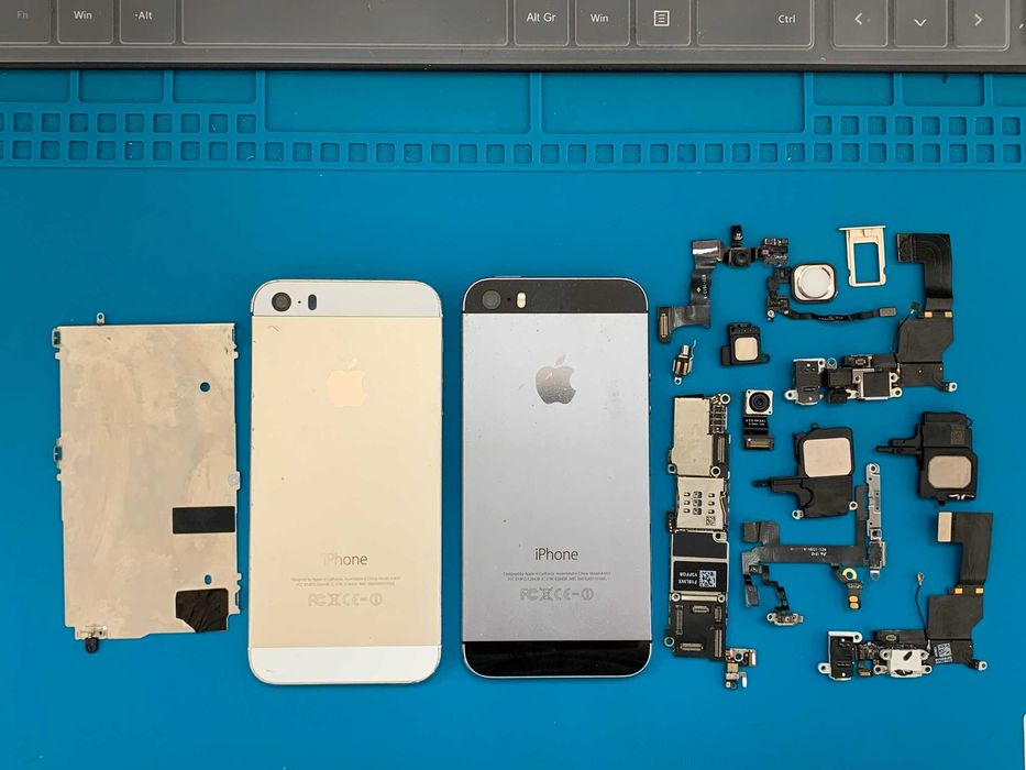 iPhone 5S на части