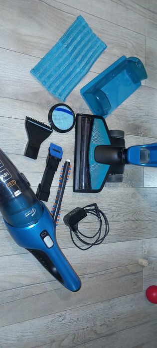 Philips PowerPro Aqua FC6077 — безжична прахосмукачка 3-в-1