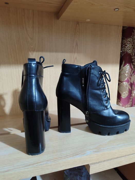 Кожаные ботинки 39 размер