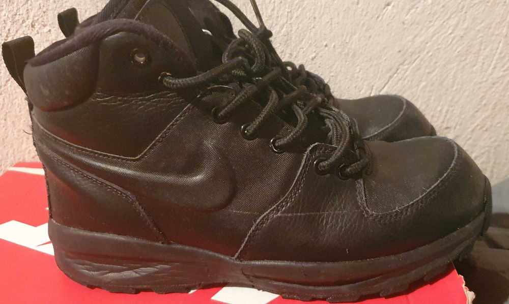 Кожени обувки Nike