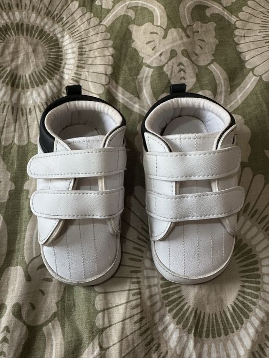 Кроссовки детские, фирменные LC Waikiki, отличного качества.