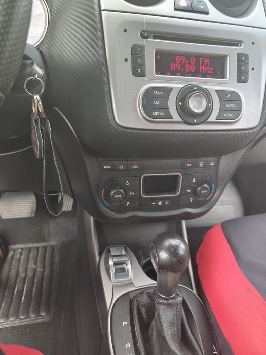 Mașina Alfa Romeo mito automata