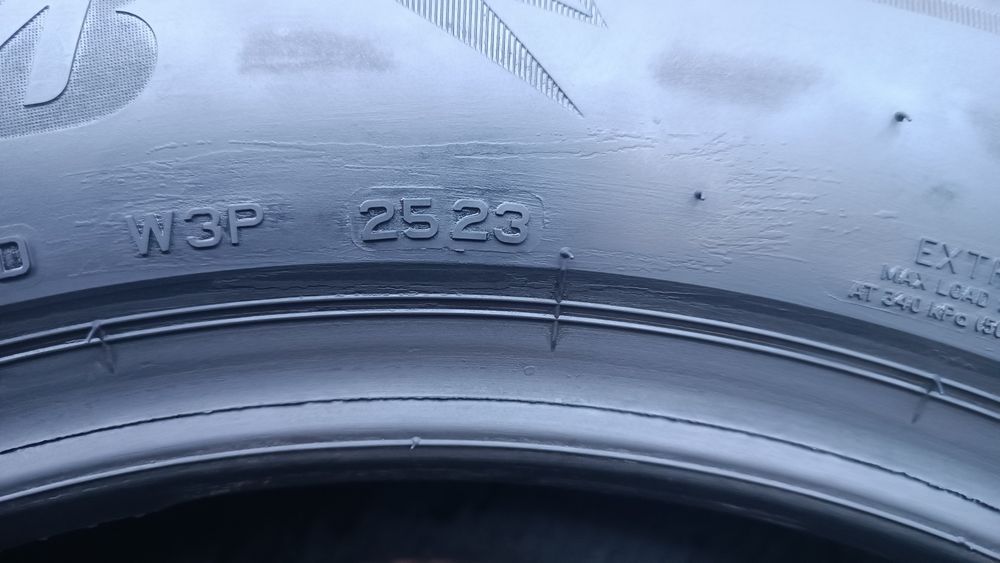 225/60/18 Bridgestone Дот 2523