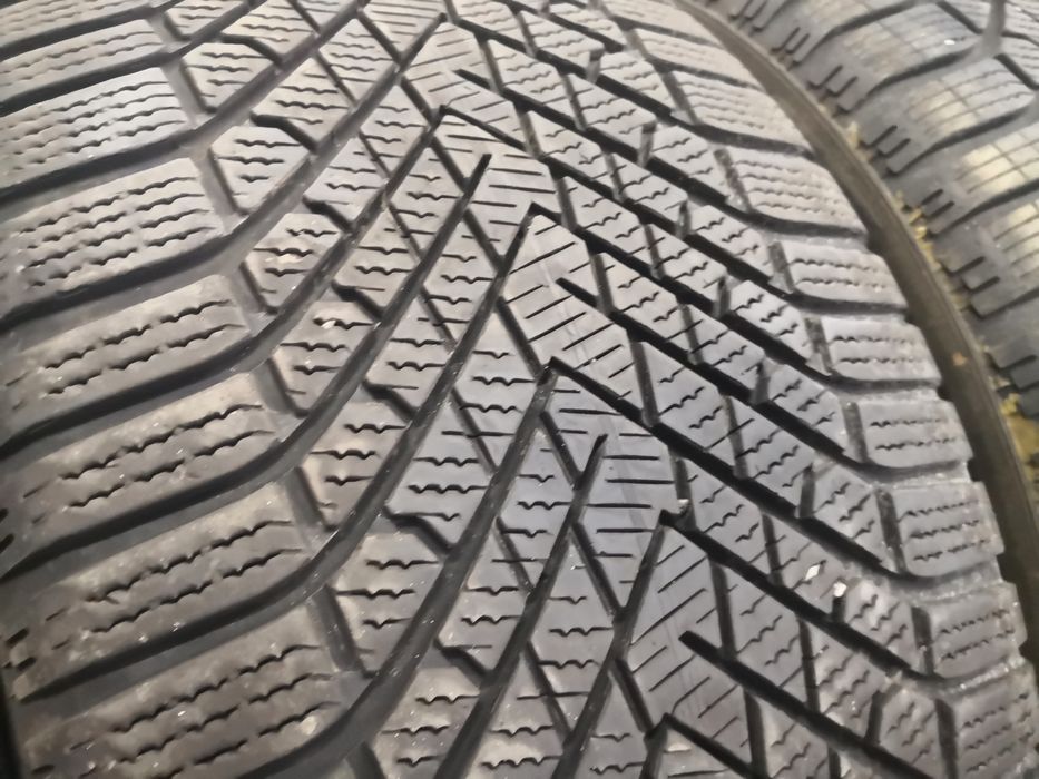 285 40 22 цола гуми Pirelli dot 22 4 броя