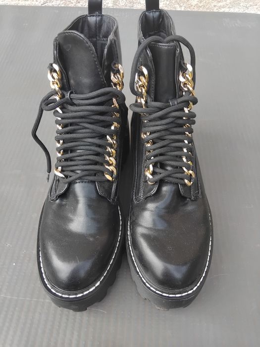 Дамски боти и апрески