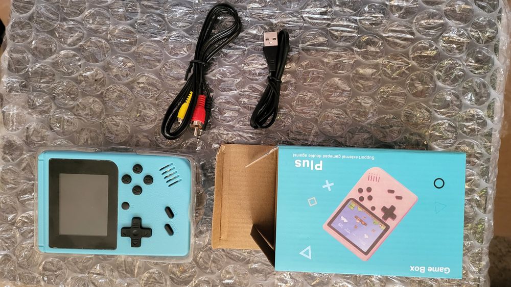 Ретро преносима конзола с 400+ игри в нея game box