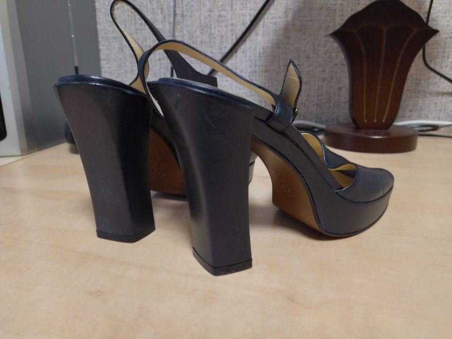 Босоножки модельные