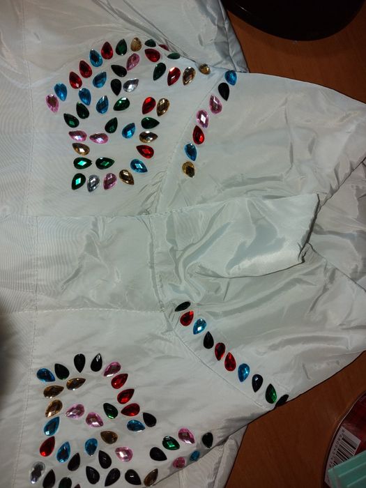 Продам новую куртку на девочку