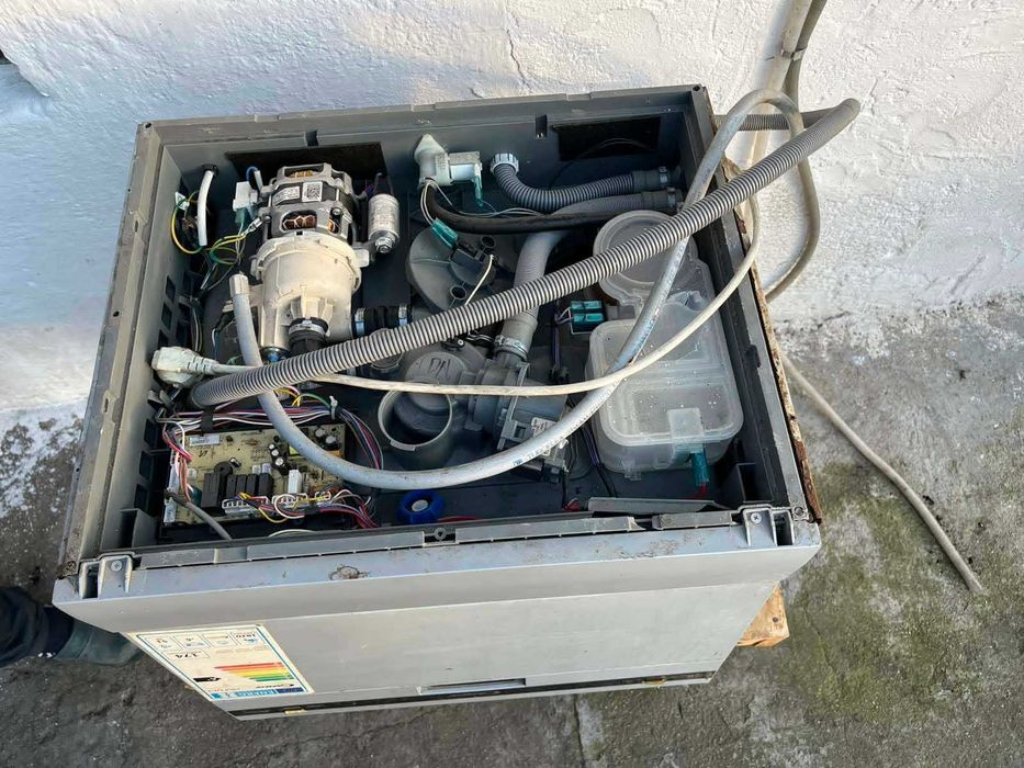 Съдомялна машина Candy със спукано казанче за ремонт