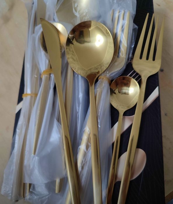 Продам набор столовых приборов